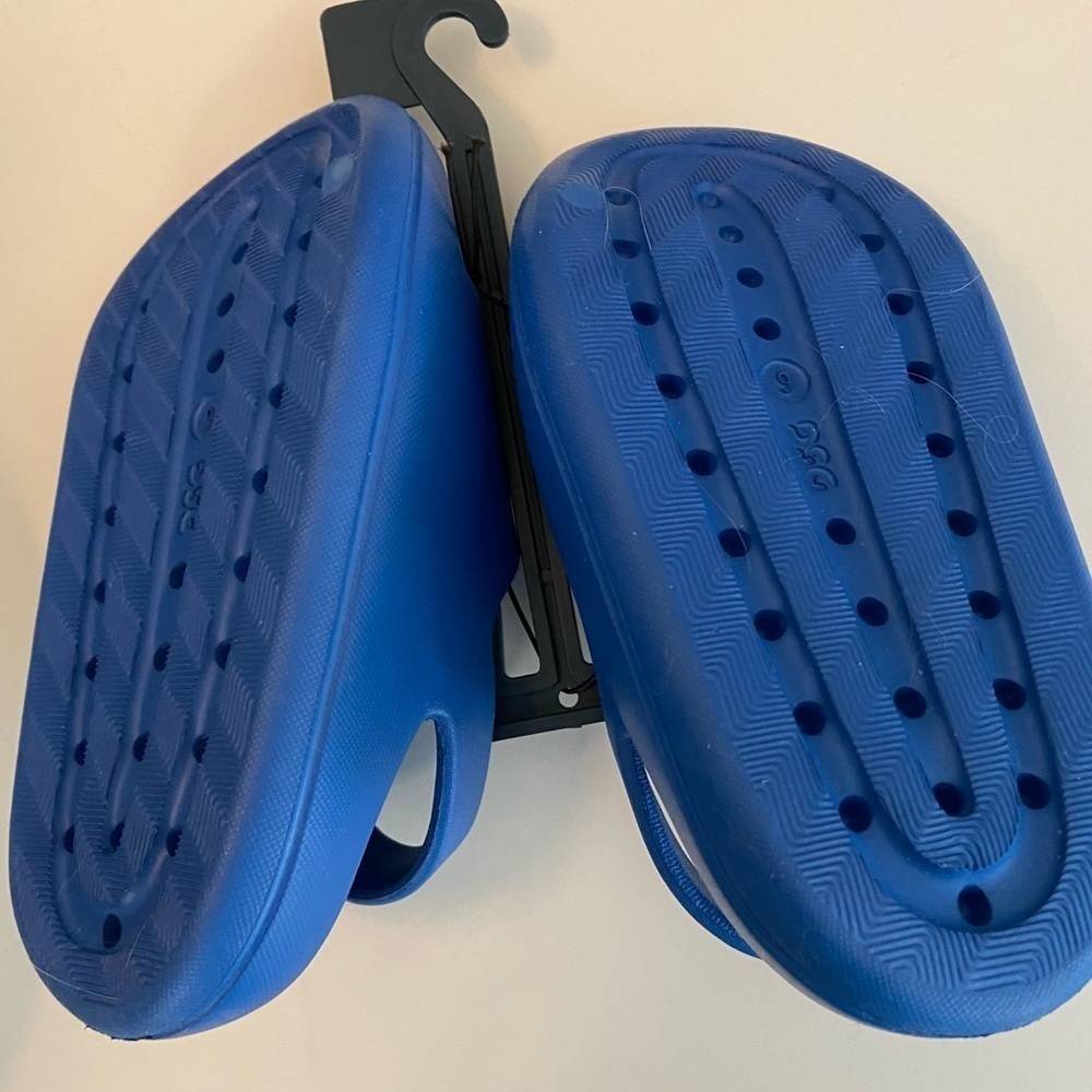 Blue Slide Sandals Water Sandals Kids Size 9K
DSG New - Picture 5 of 5